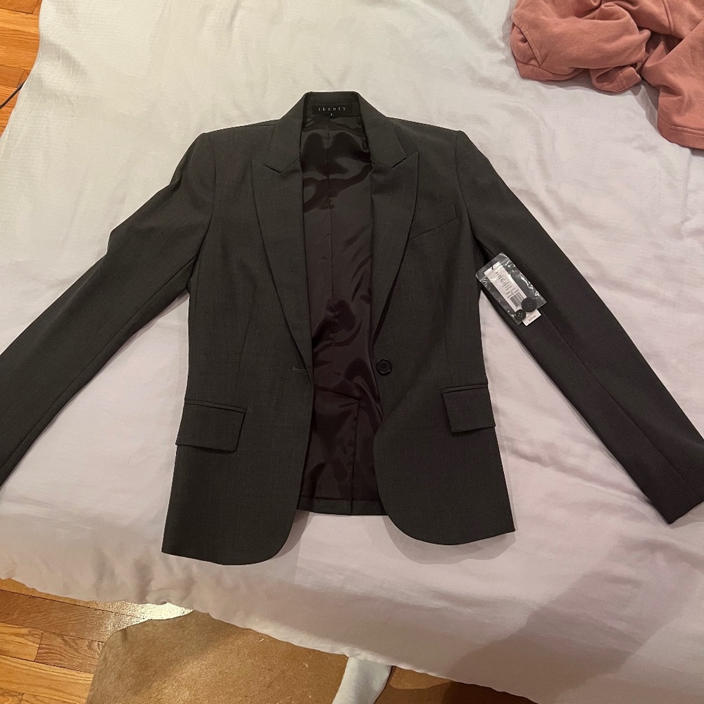 Never Worn- Theory Size 4 Grey Blazer- with tags!